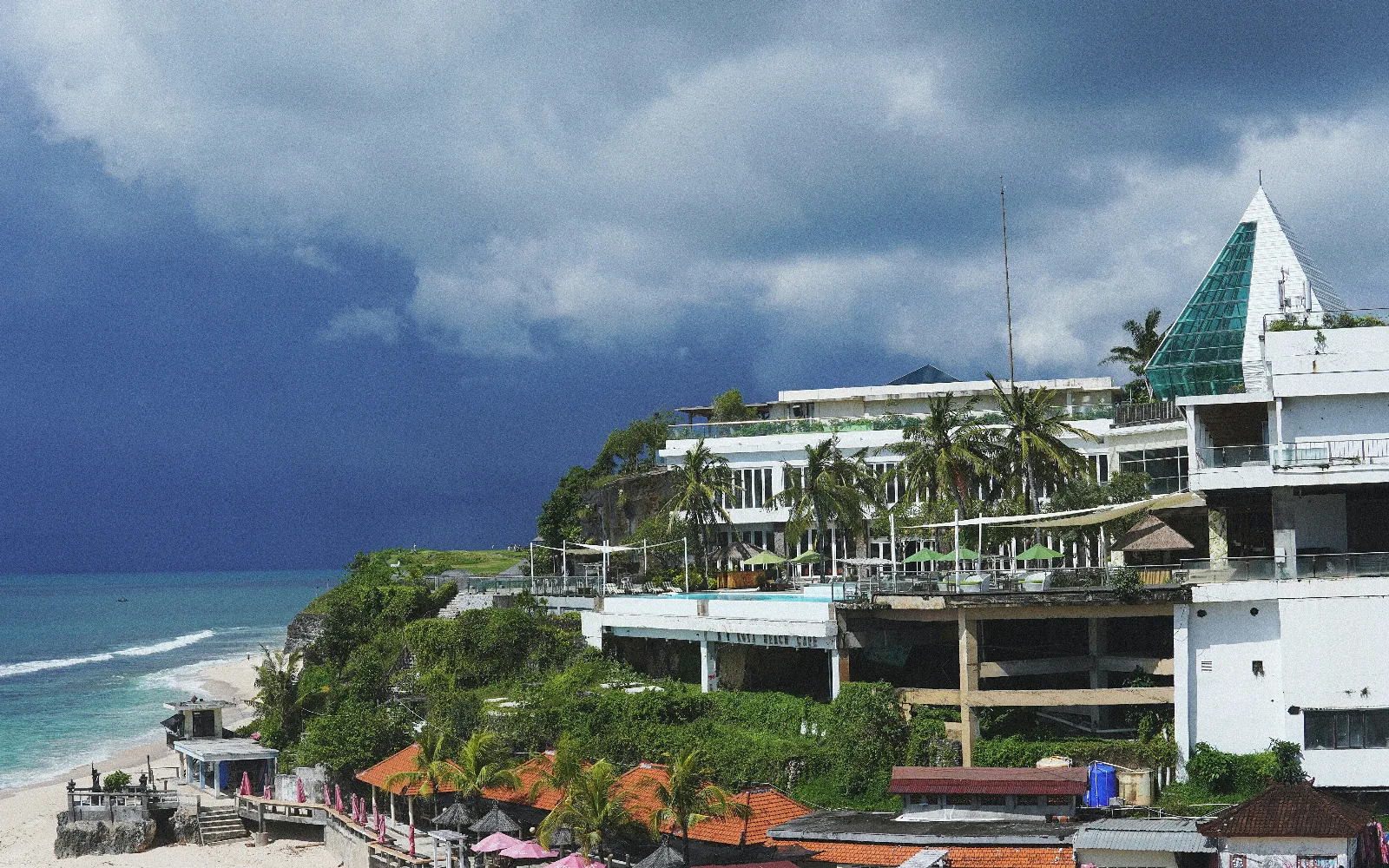 Dreamland Beach (New Kuta Beach)