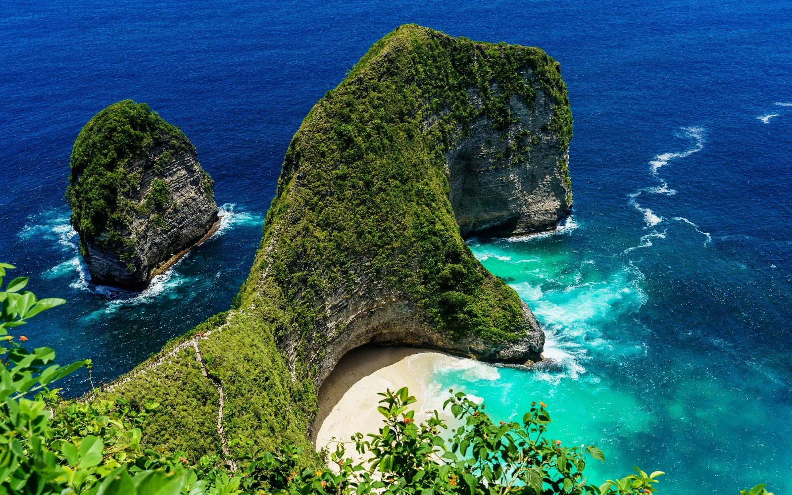 Kelingking Beach (T-Rex Cliff)