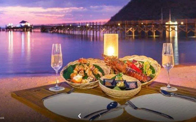 Absolute Bamboo Restaurant & Grill at Absolute Beachfront Romantic Villa Laut