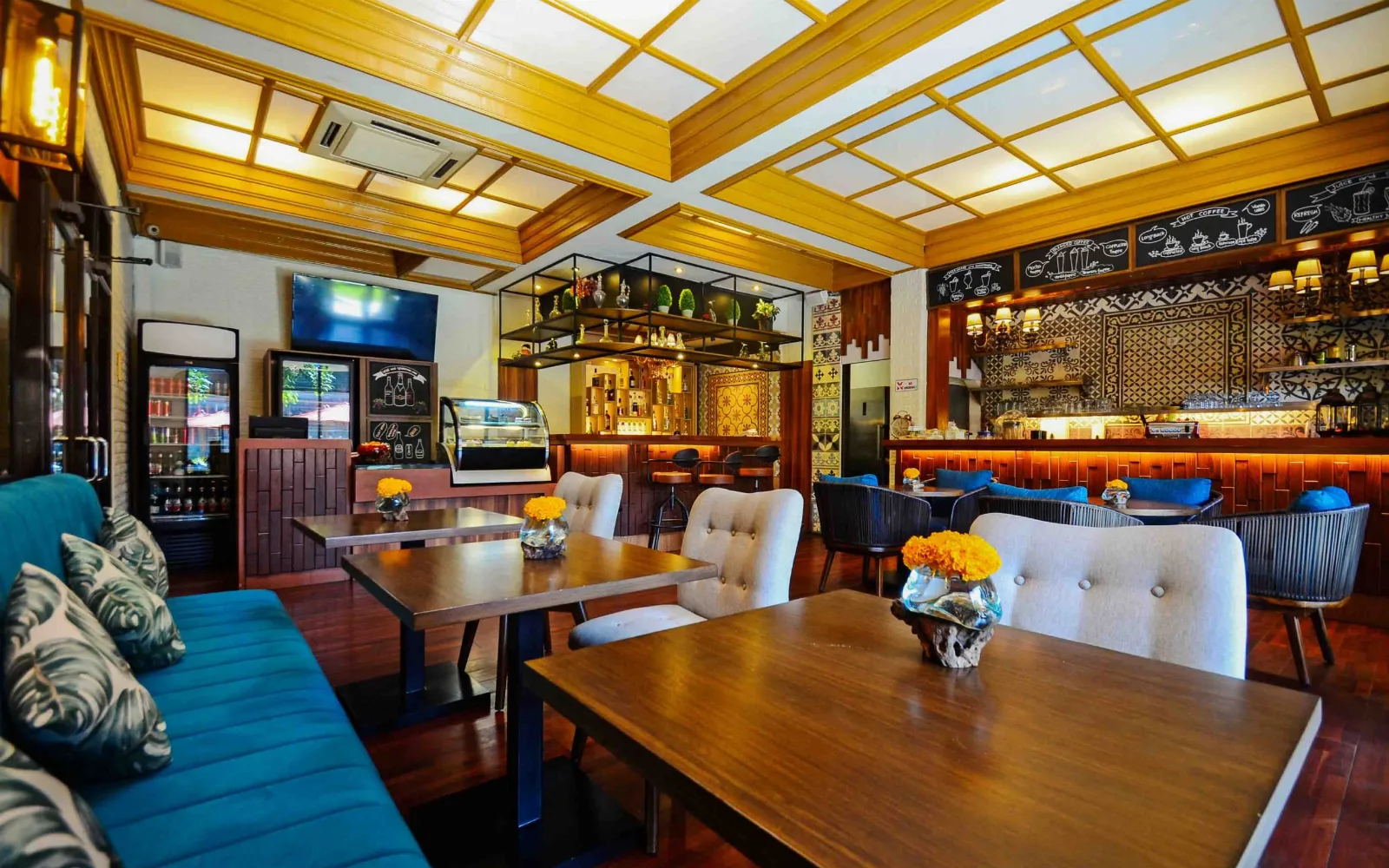 Ari Dining Room