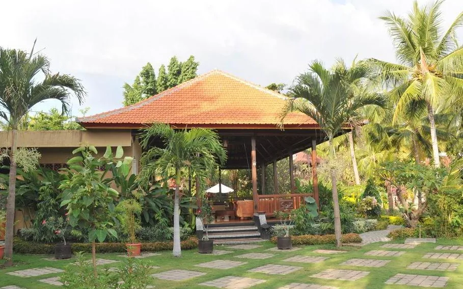 Banyualit Restaurant at Banyualit Spa 'n Resort Lovina