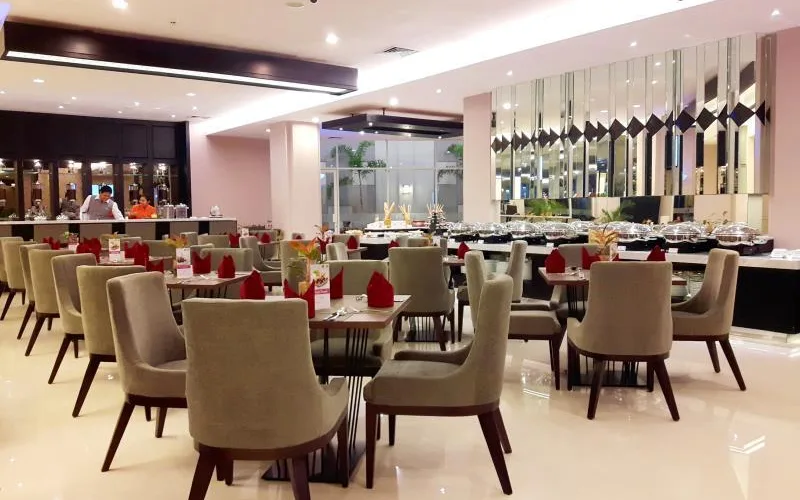 BaReLo Bar & Lounge at Swiss Belinn Tunjungan