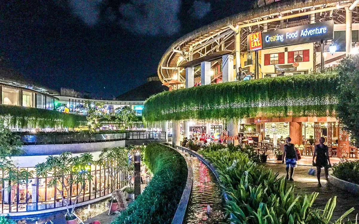 Beachwalk Mall Dining Arcade
