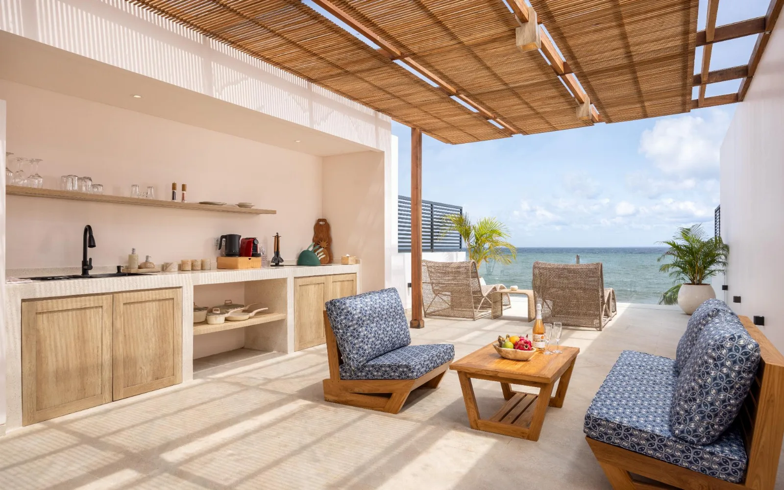 Bohemian Restaurant at Bohemian Beachfront Apartments
