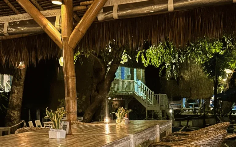 Castaway Restaurant Lembongan