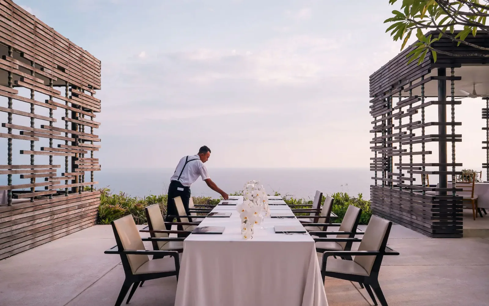 Cliff Pool Bar at Ulu Segara Luxury Suites & Villas