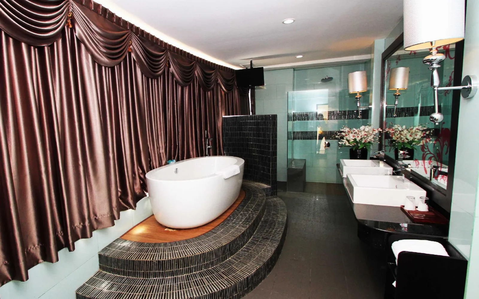 Crown Restaurant at Crown Vista Batam Hotel