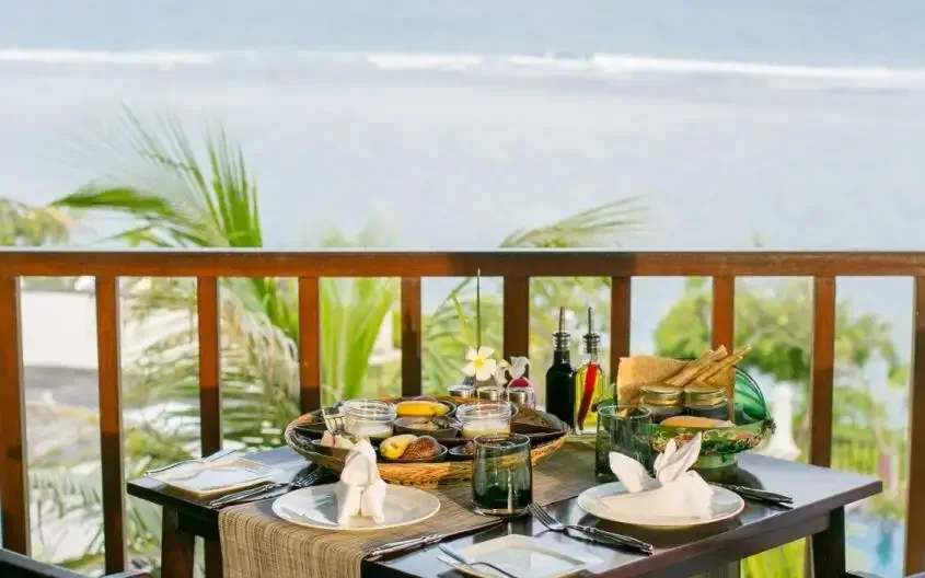 Crystal Blue Ocean Grill at Samabe Bali Suites & Villas
