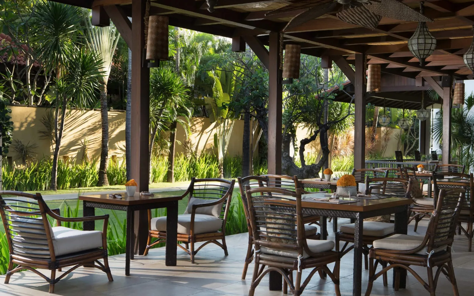 Dedaun Restaurant & In-Villa Dining