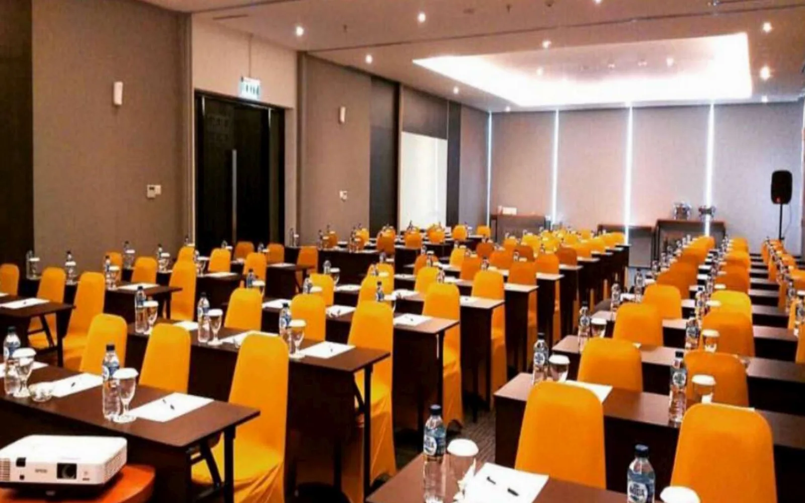 De’Langit Rooftop Bar at Mercure Jakarta Cikini