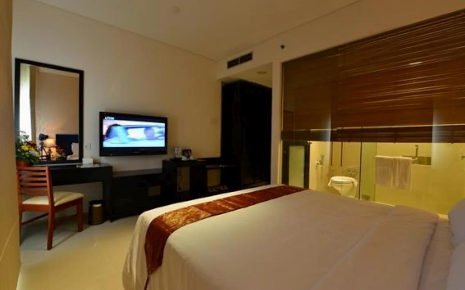 Emilia Restaurant at Emilia Hotel By Amazing - Palembang