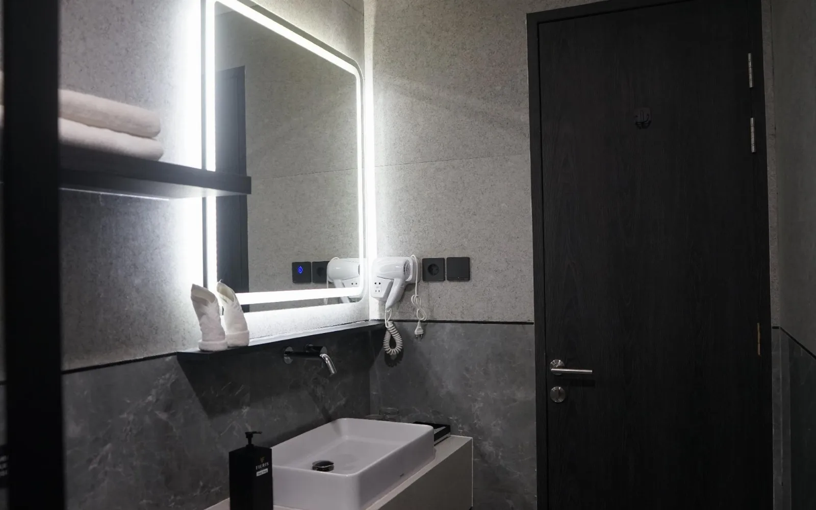 Fieris Restaurant at Fieris Hotel & Convention Kertajati
