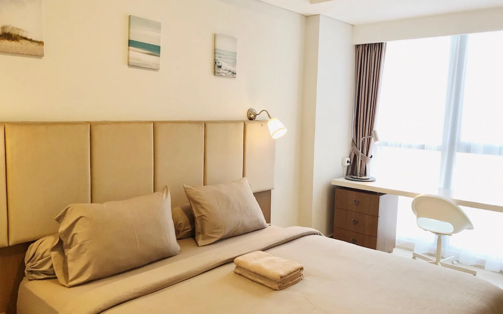 Gold Restaurant at Gold Coast Sea View Apartments by Rentrooms