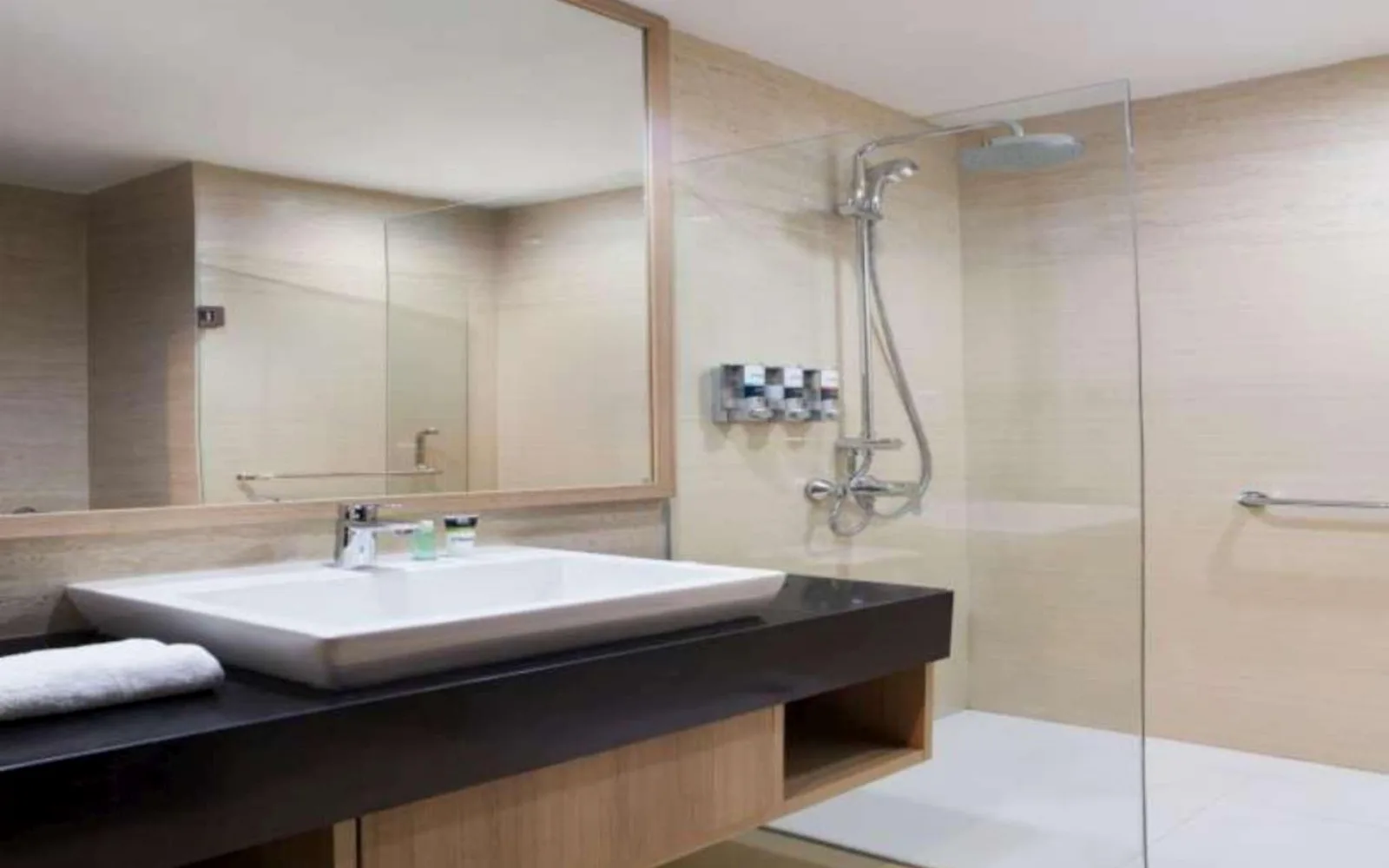 Golden Asian at Four Points by Sheraton Makassar