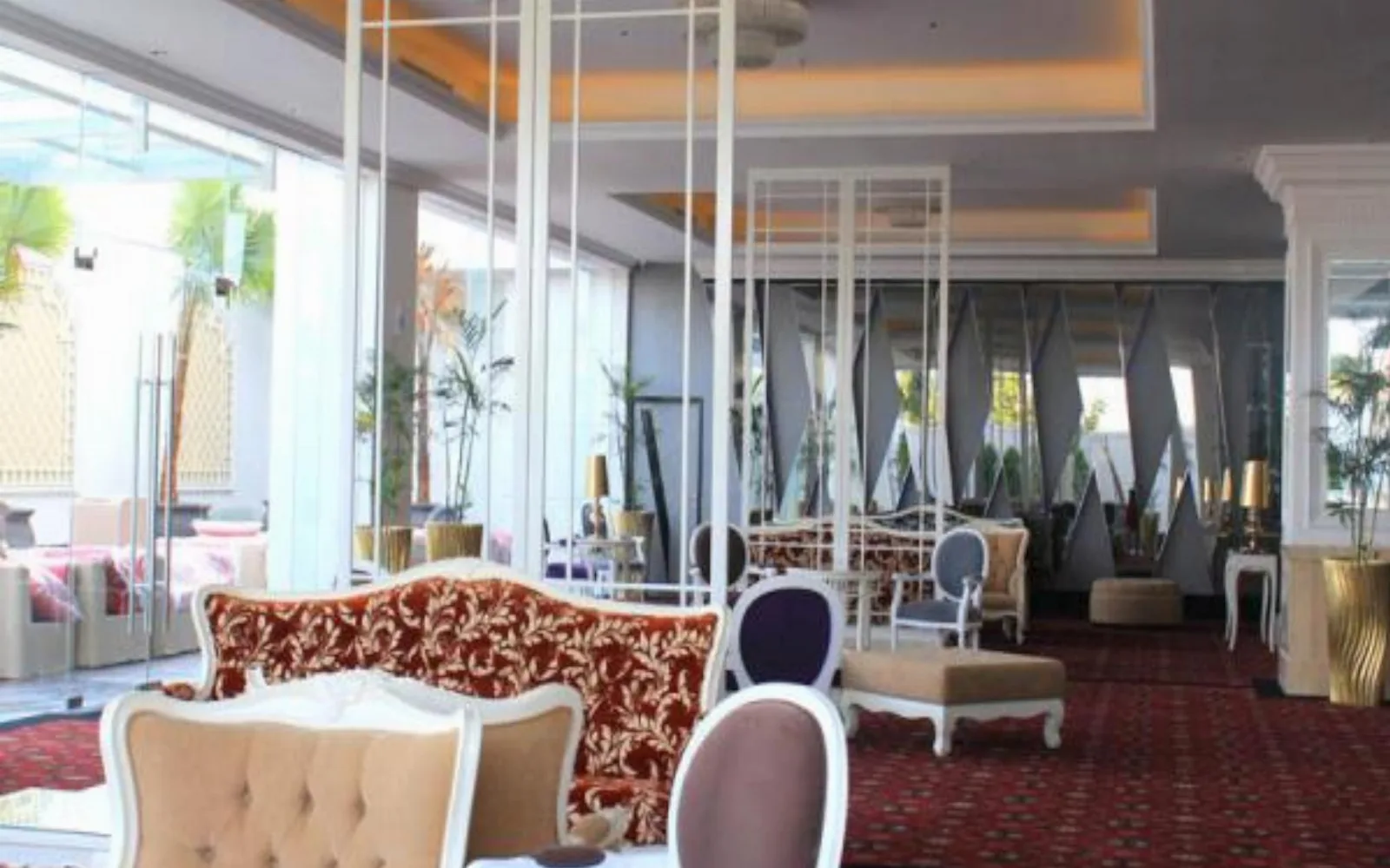 Grand Kitchen