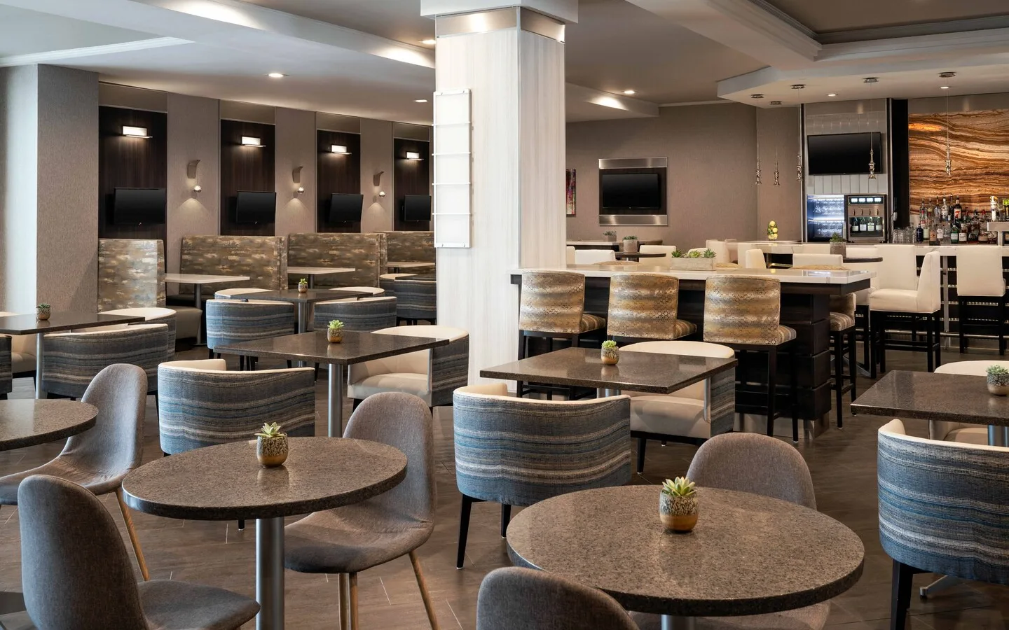 Great Room Restaurant at Holiday Inn Express