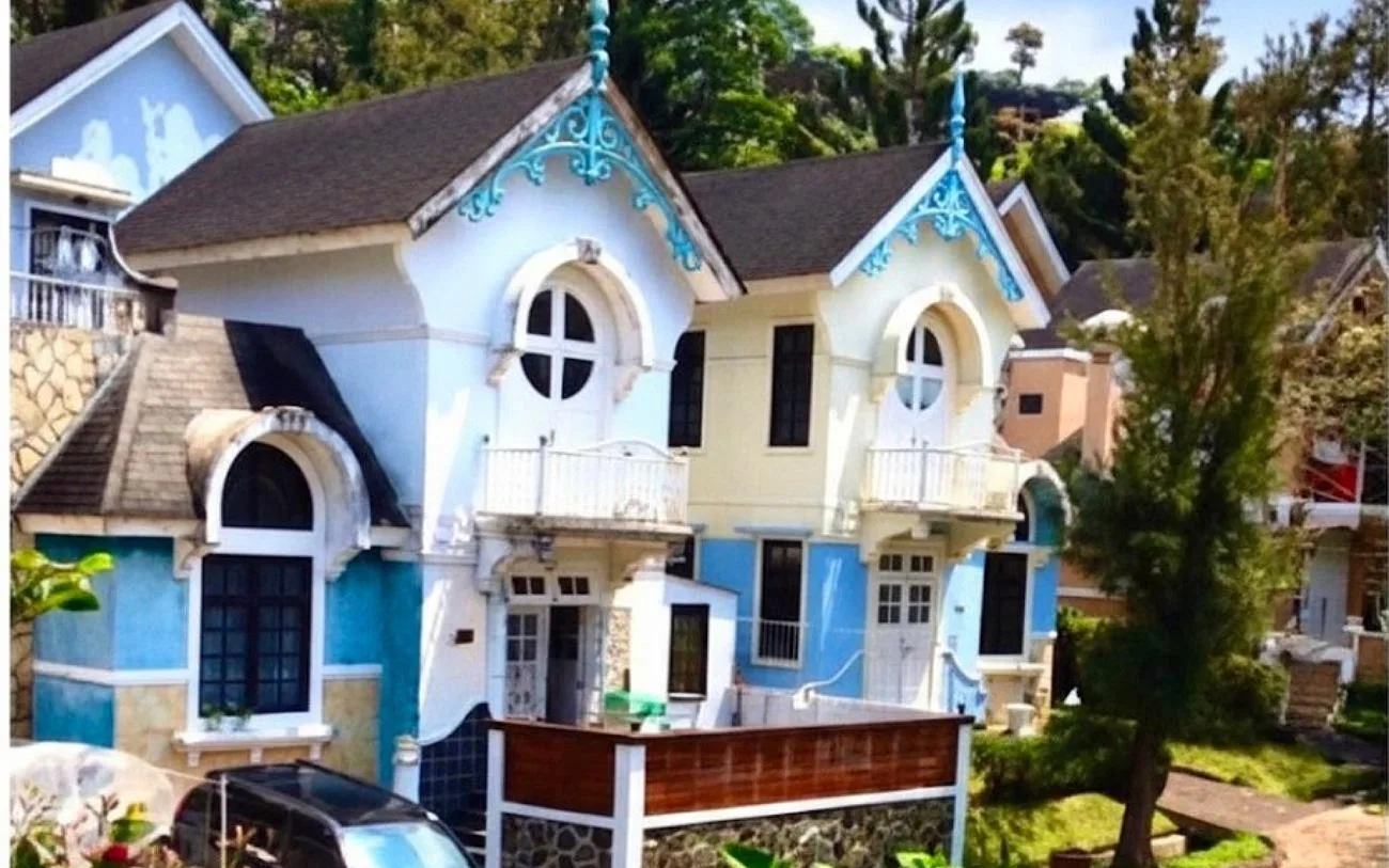 Greta kotabunga puncak 2 kamar bersih &rapi Dining Pavilion at Villa Greta kotabunga puncak 2 kamar bersih &rapi