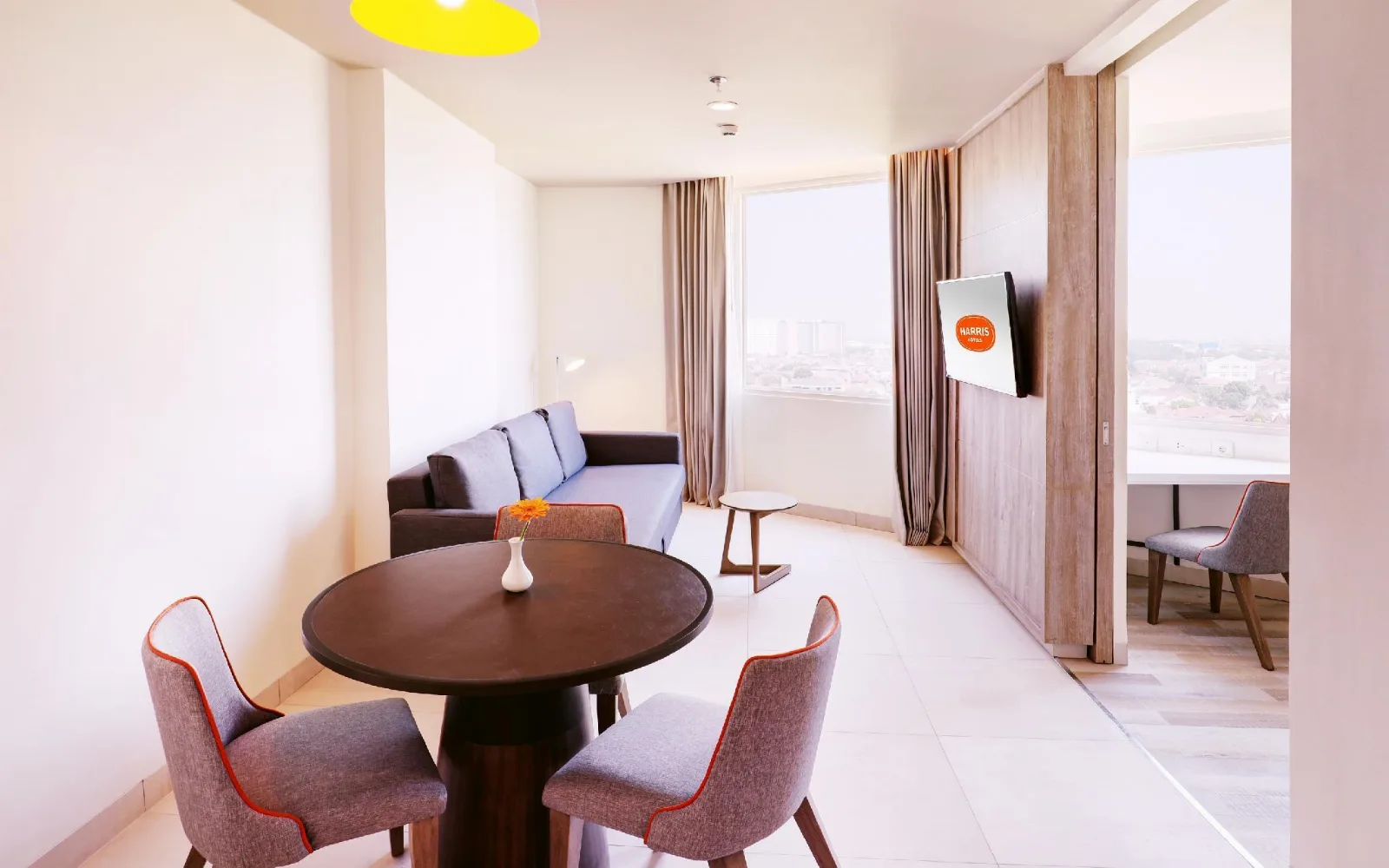 HARRIS Juice Bar & Pool Lounge at HARRIS Hotel & Conventions Bundaran Satelit Surabaya