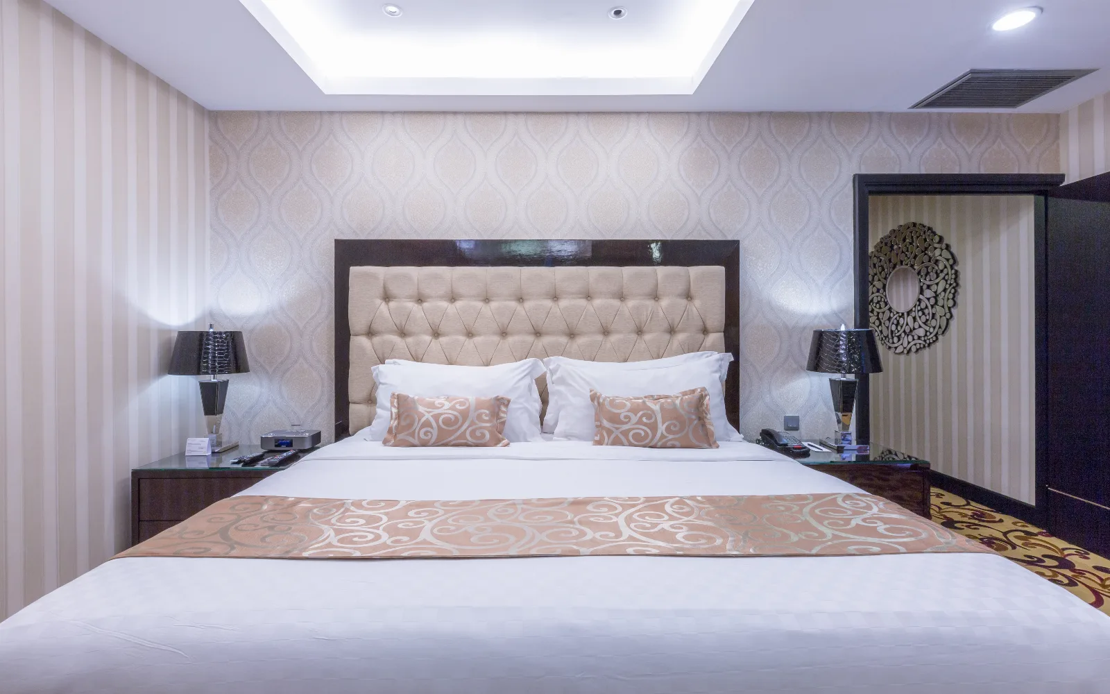 Hi-So Lounge at Wyndham Surabaya City Centre