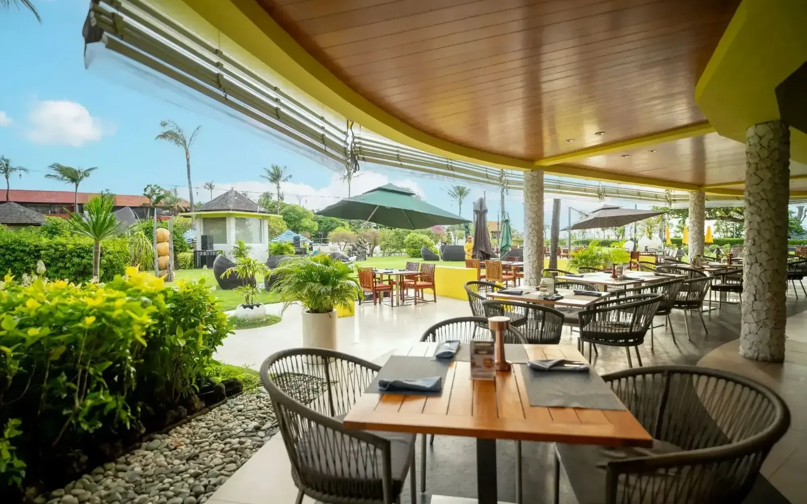 Holiday Restaurant