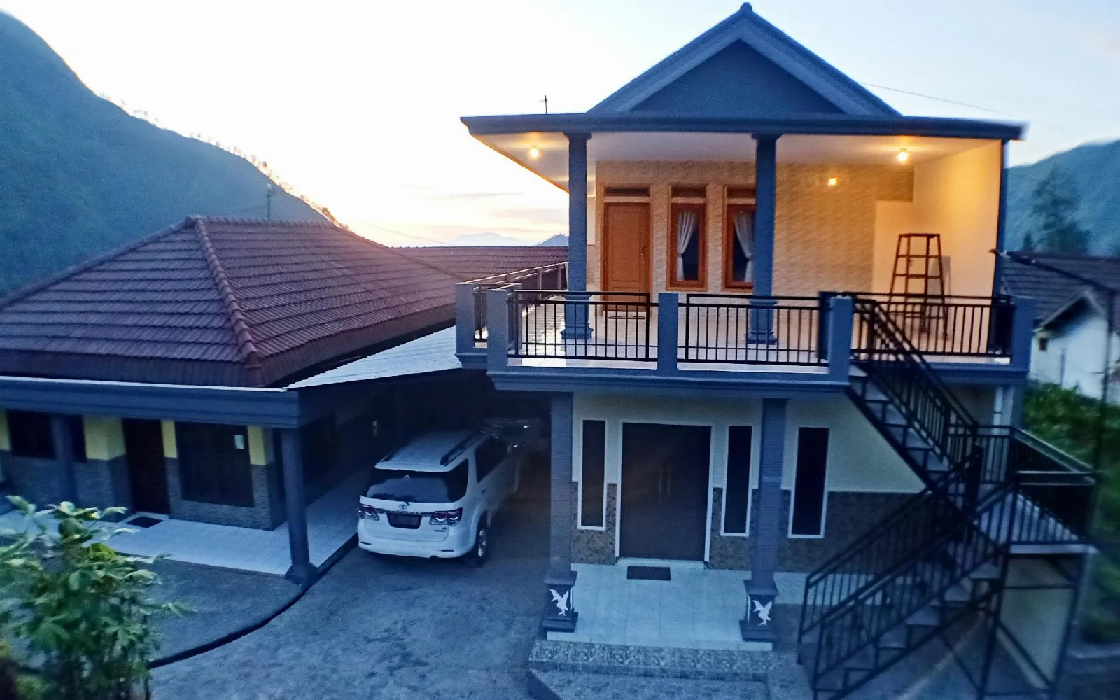 Homestay Anggun Bromo Lounge & Evening Cocktail Bar