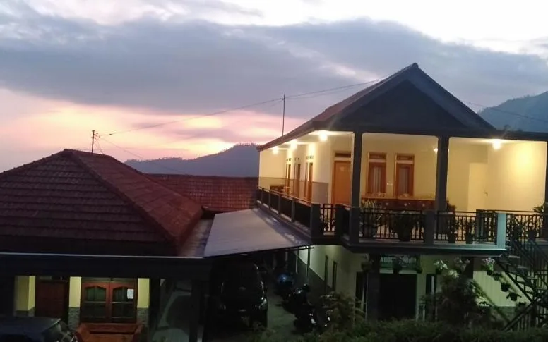 Homestay Anggun Bromo Lounge & Evening Cocktail Bar