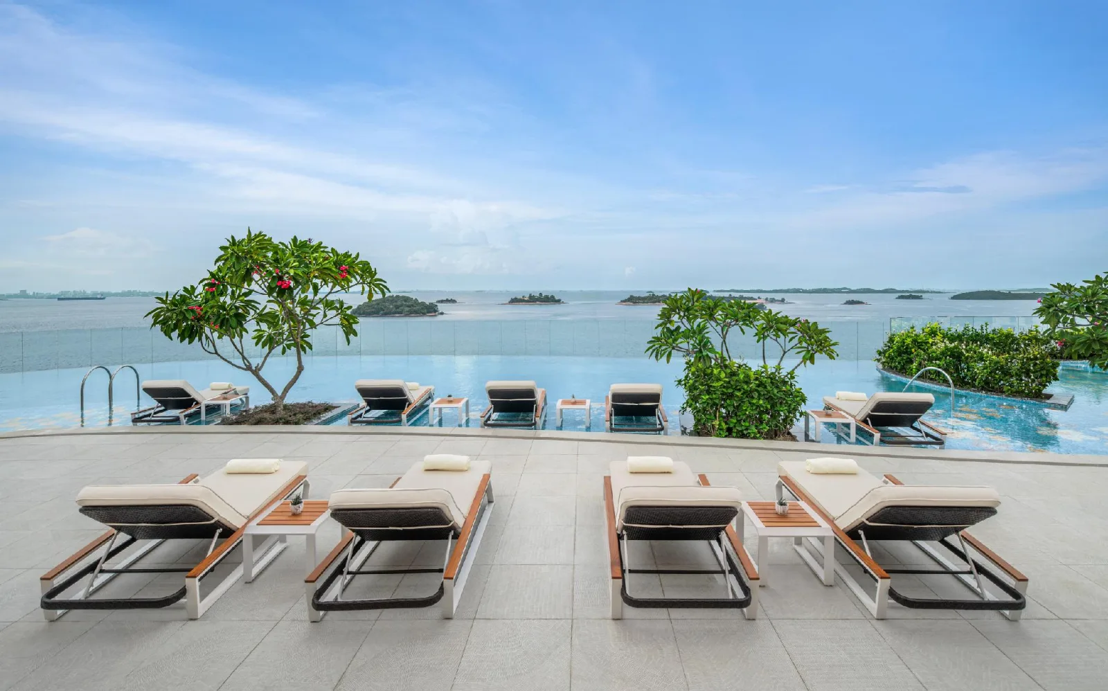 Horizon Lounge & Sunset Bar