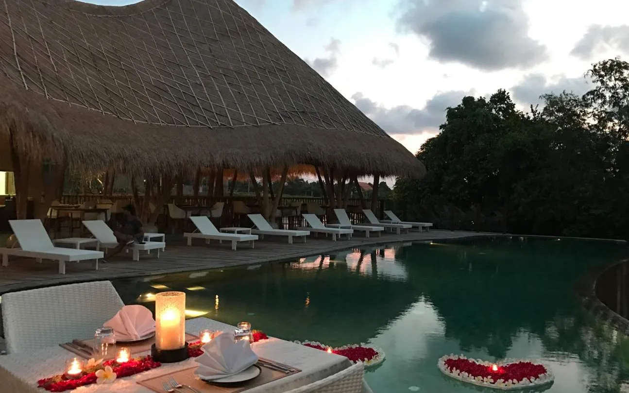 Infinity Pool Bar