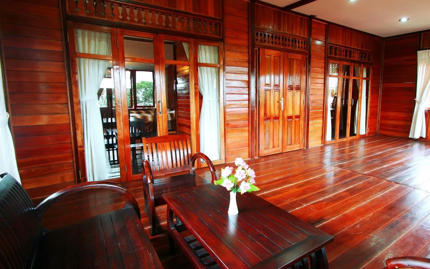 Jambuluwuk Restaurant at Jambuluwuk Convention Hall & Resort Puncak