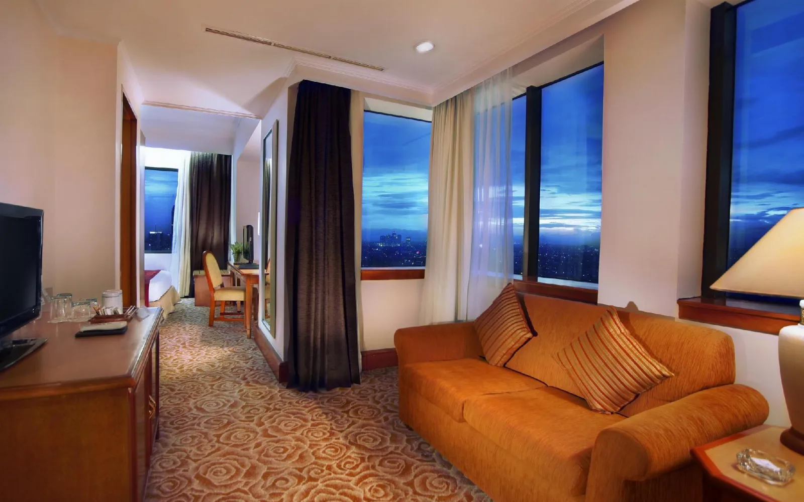 Kafe Coleman at Menara Peninsula Hotel