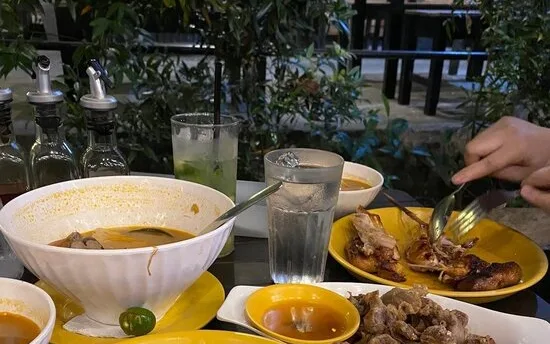 Kallayaan Bamboo Restaurant & Grill at Villa Kallayaan by Optimum Bali, Central Seminyak 10 mn walk Oberoi street