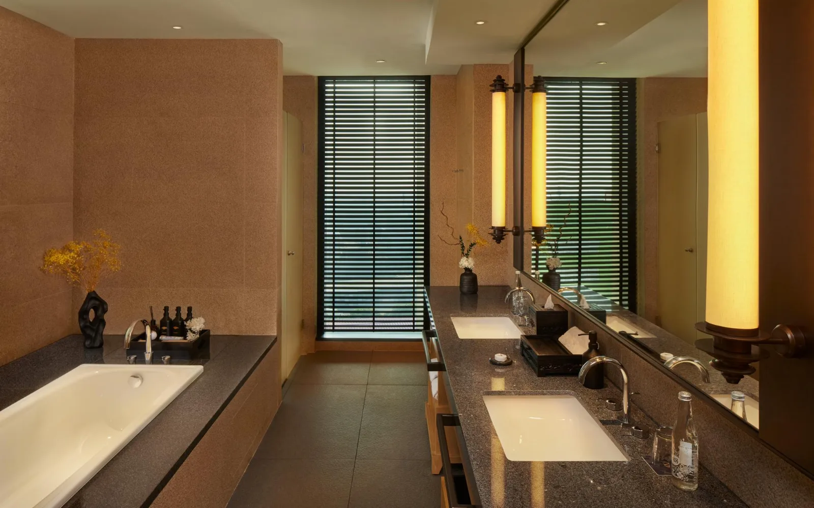 Kayumanis Coffee Shop at Hotel Tentrem Jakarta