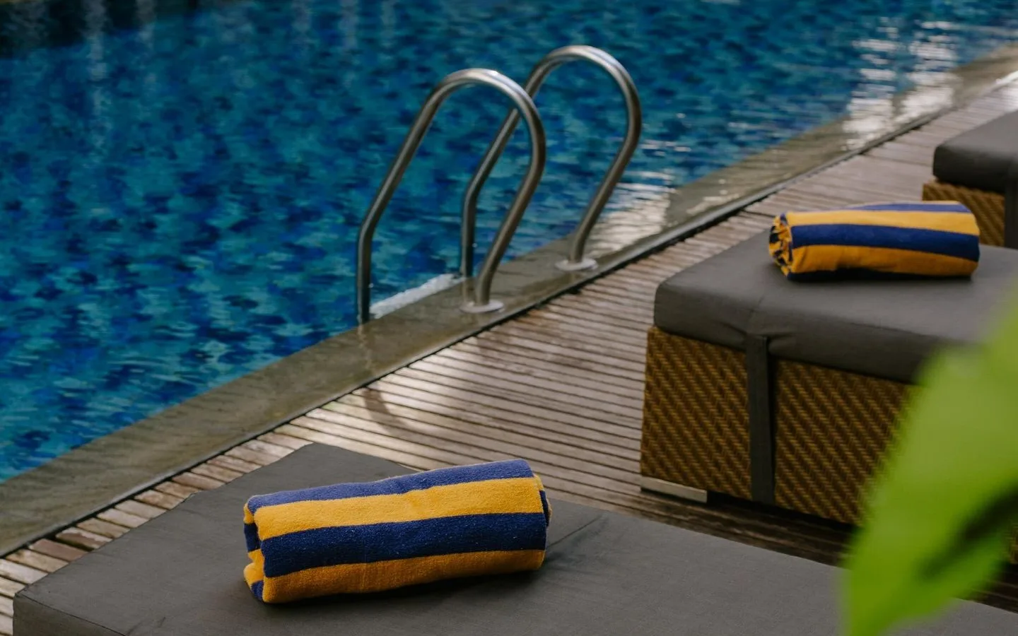 Kembali Pool Lounge