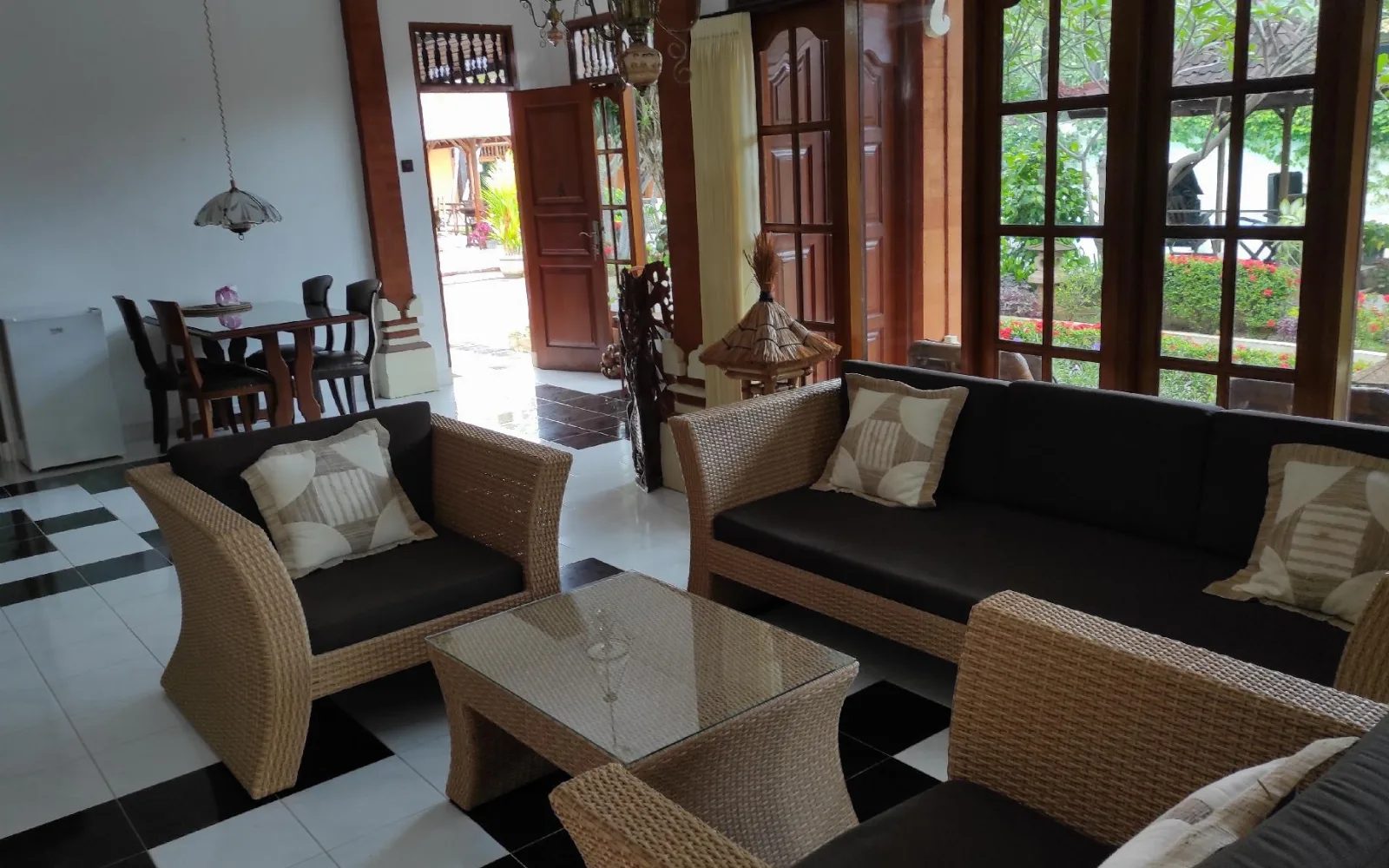 Keyani Restaurant at Keyani Bungalows