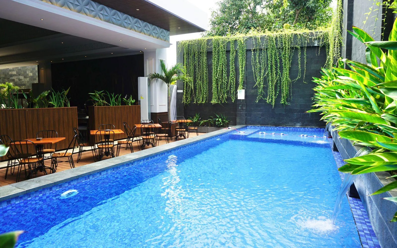 Kraton Lounge at The Malioboro Hotel and Conference Yogyakarta