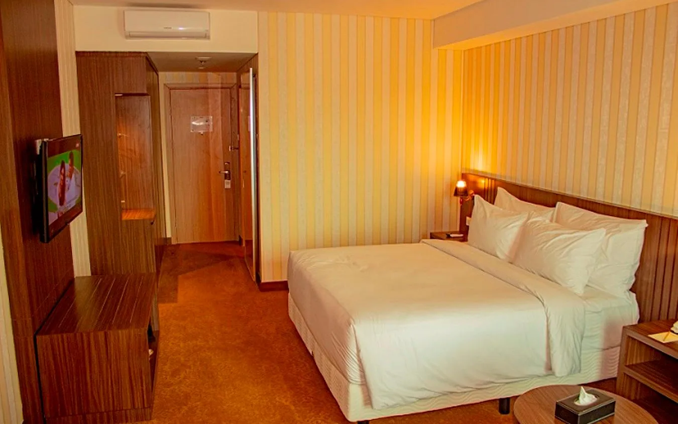 LABERSA Restaurant at LABERSA HOTEL & CONVENTION CENTER TOBA