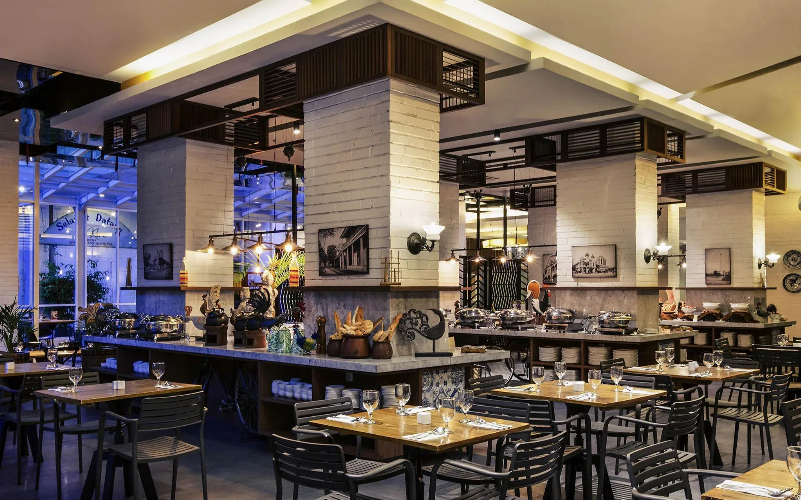 Lan Hua Chinese Restaurant at Mercure Surabaya Grand Mirama