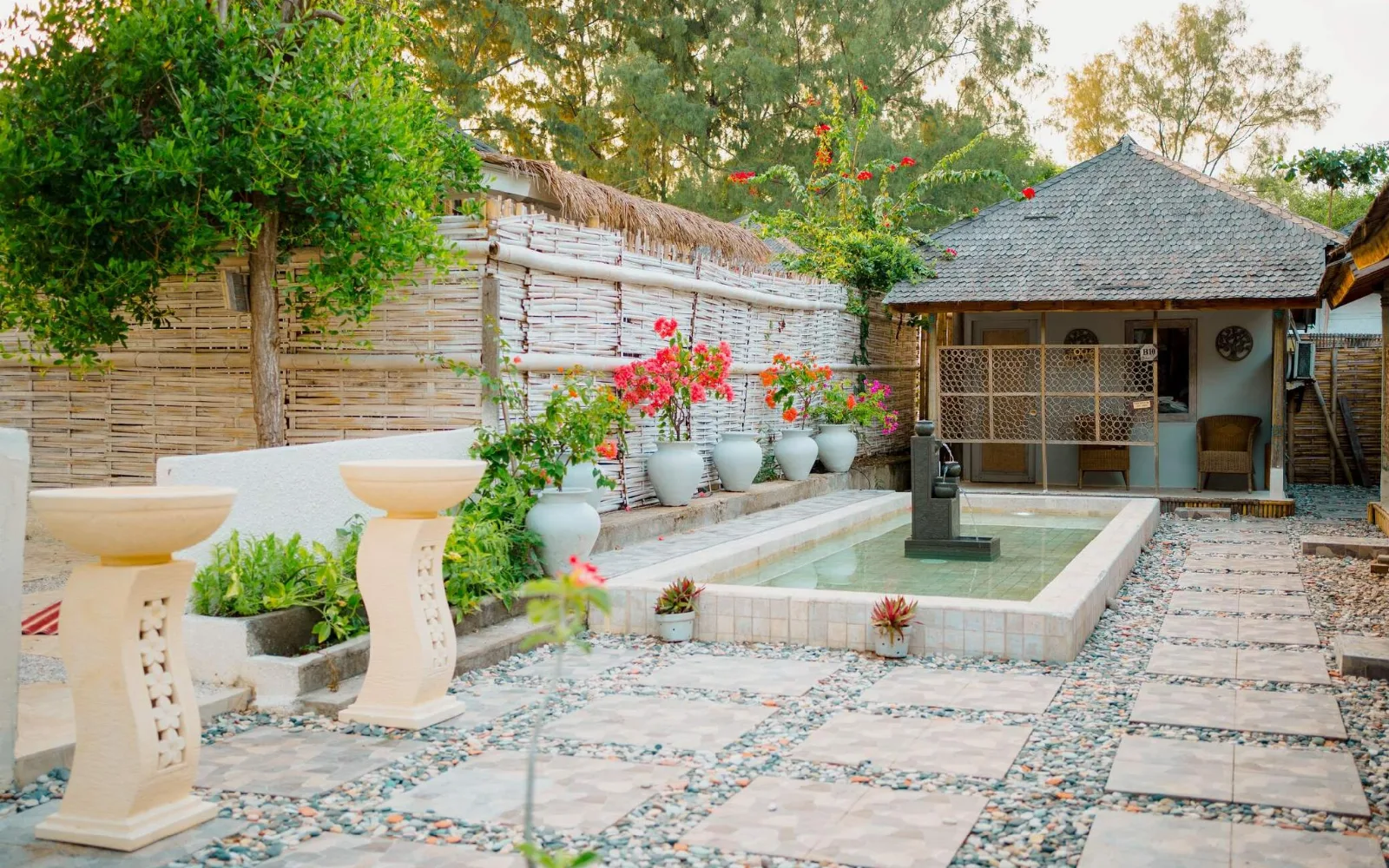 Les Oceanfront Restaurant at Les Villas Ottalia Yoga & Diving Gili Meno