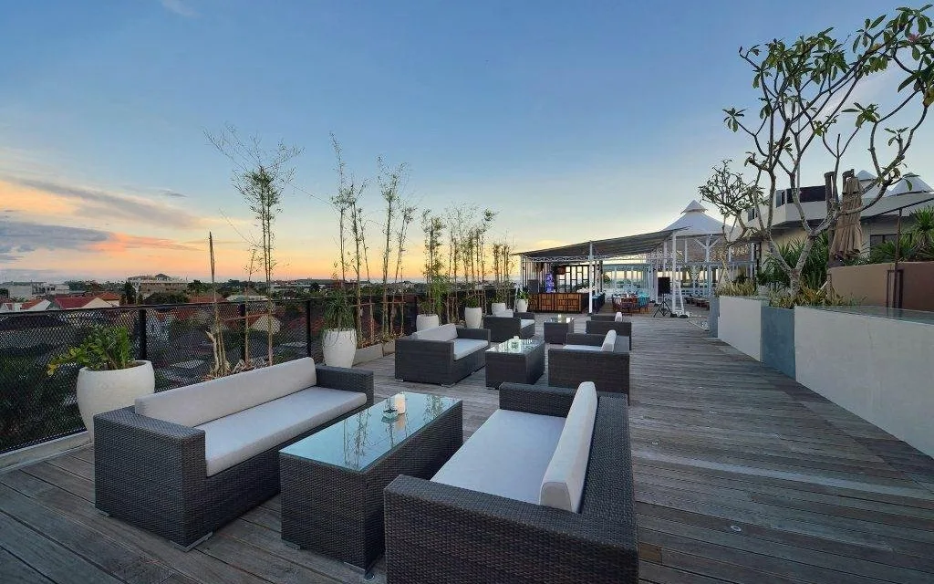Lobby Lounge at de Vins Sky Hotel Seminyak