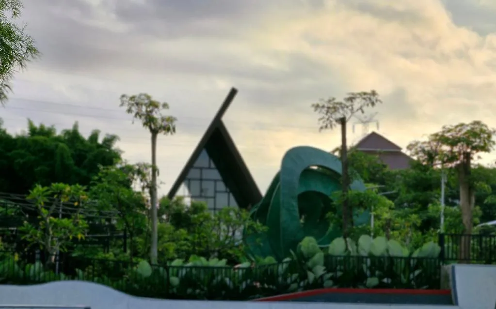 Lotus Pool Bar at Wyndham Garden Yogyakarta