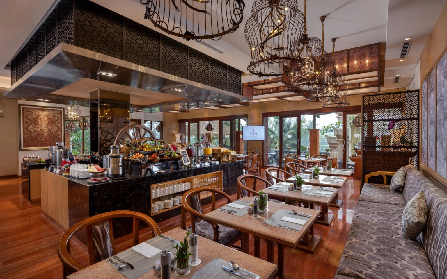 Lounge Bar at SereS Springs Resort & Spa