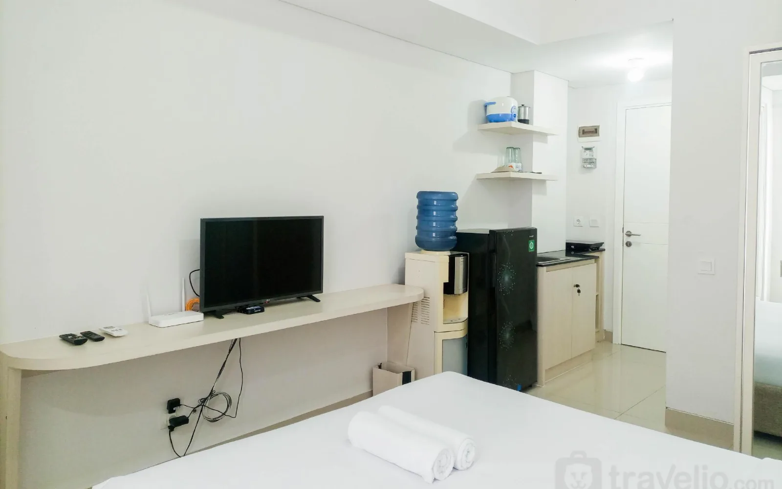 Modern Studio at Bar at Modern Studio at Barsa City Apartment By Travelio