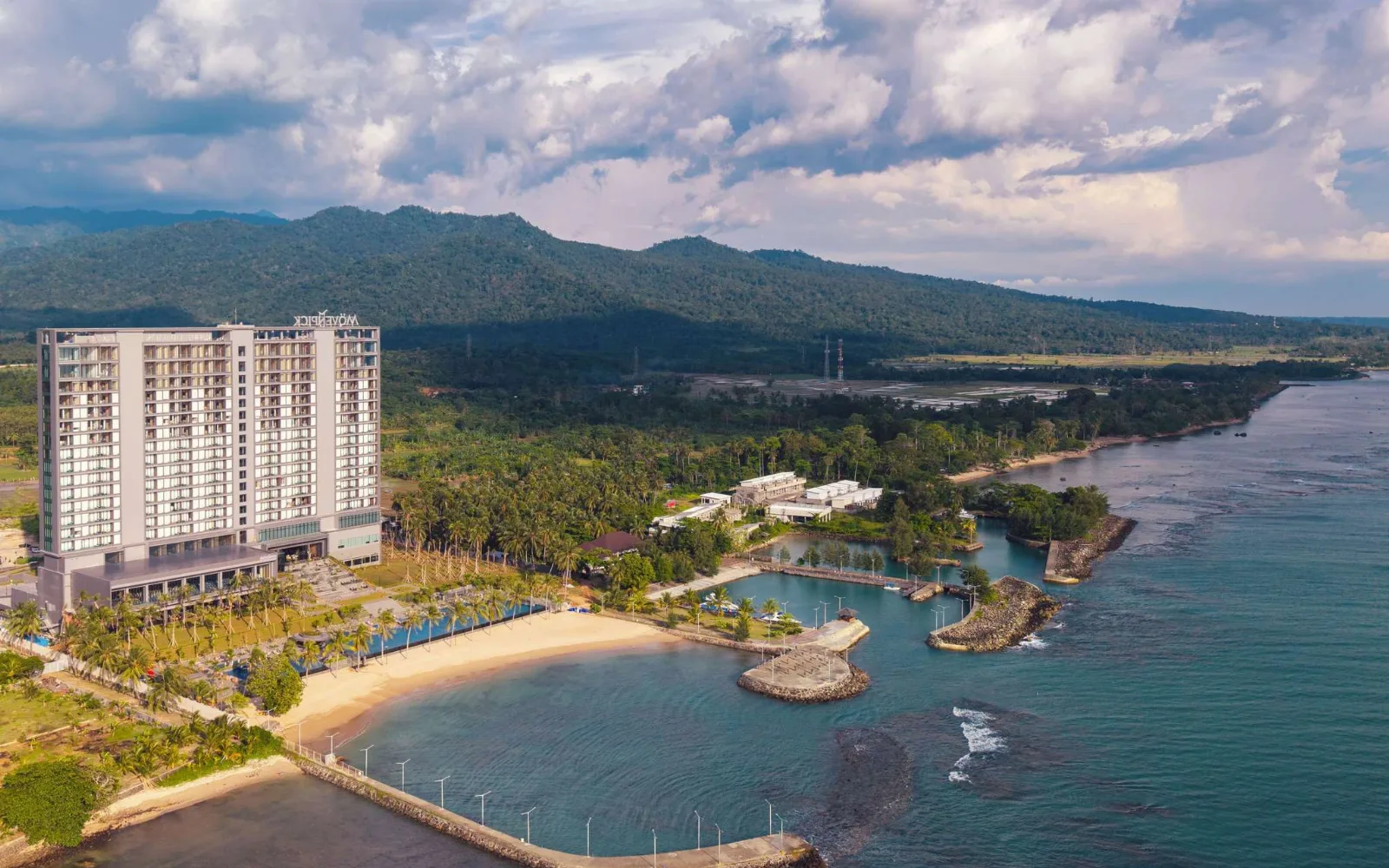 Mövenpick Carita Dining Pavilion at Mövenpick Resort Carita