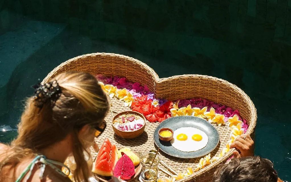Naka Oceanfront Restaurant at Villa Naka - Gili Trawangan - Traditional Villa & Private pool