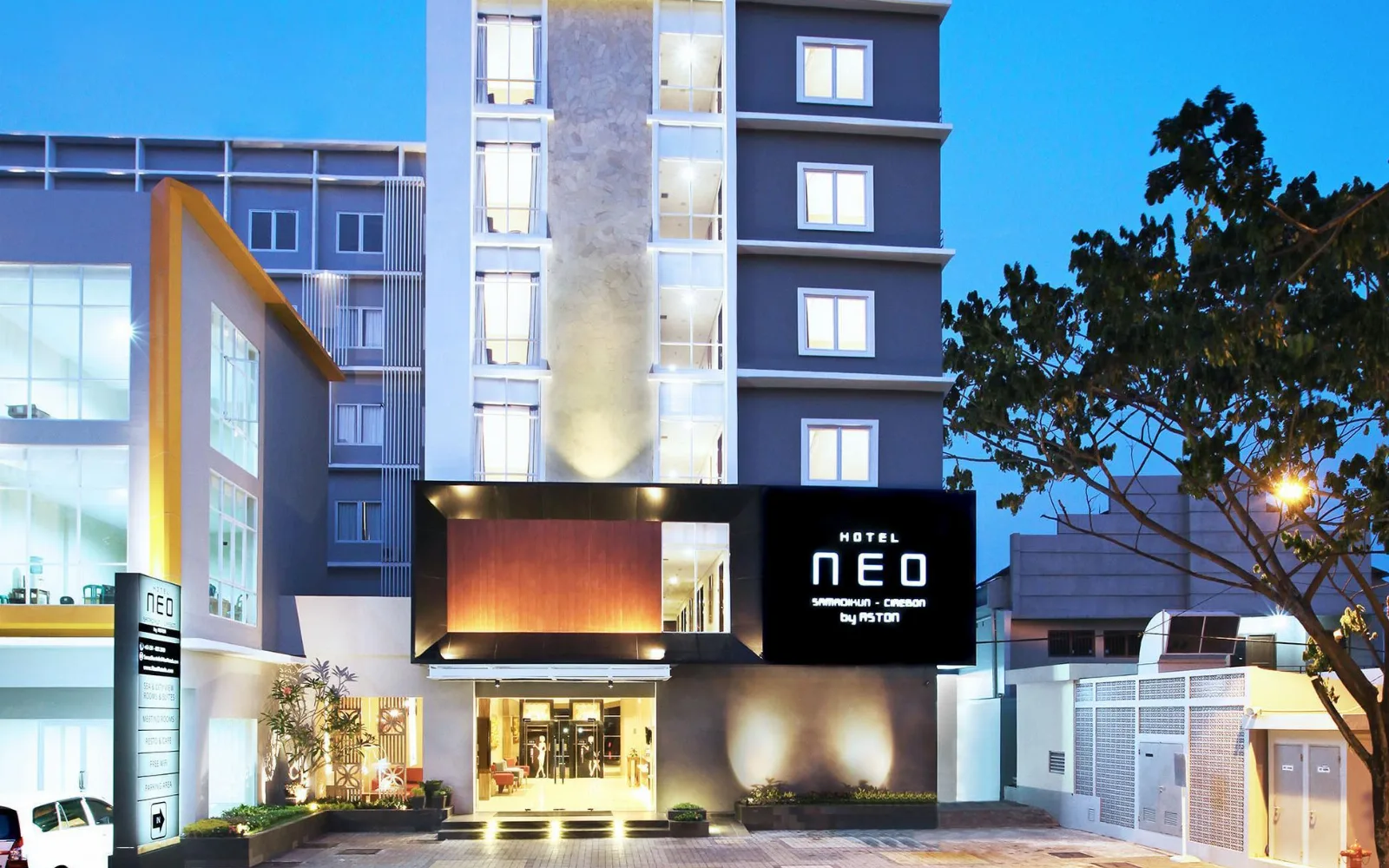 Neo Lounge & Bar at Hotel Neo Cirebon by ASTON