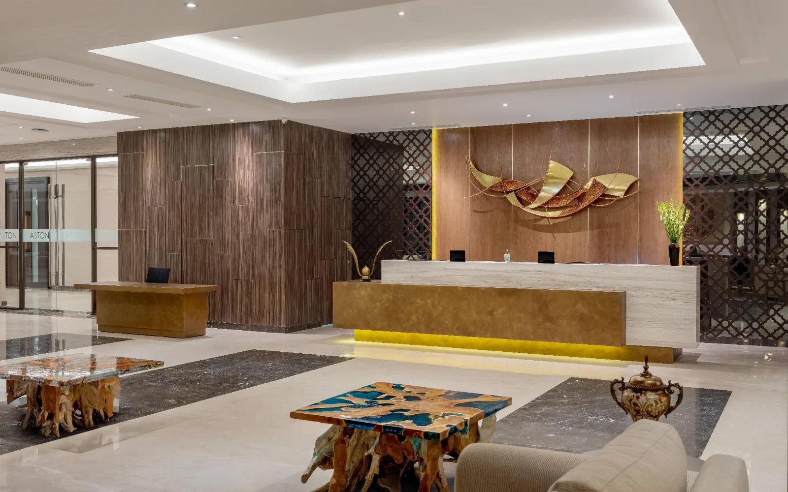 Nira Lounge