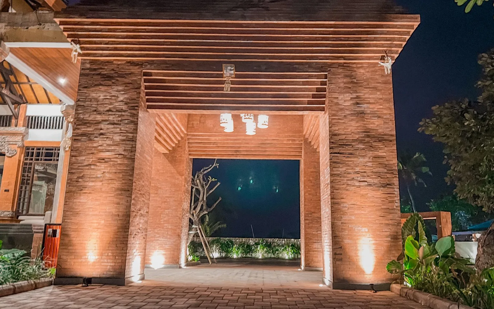 North Sunset Bar at Lovina Haven Boutique Resort