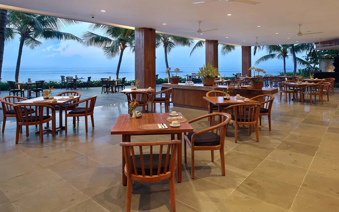 Ocean Restaurant at Ocean Terrace Suite And Spa Luxury