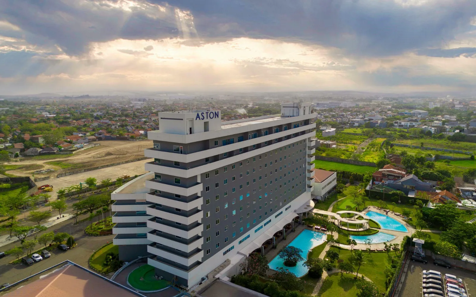 Osmosis Bar & Lounge at Aston Cirebon Hotel & Convention Center