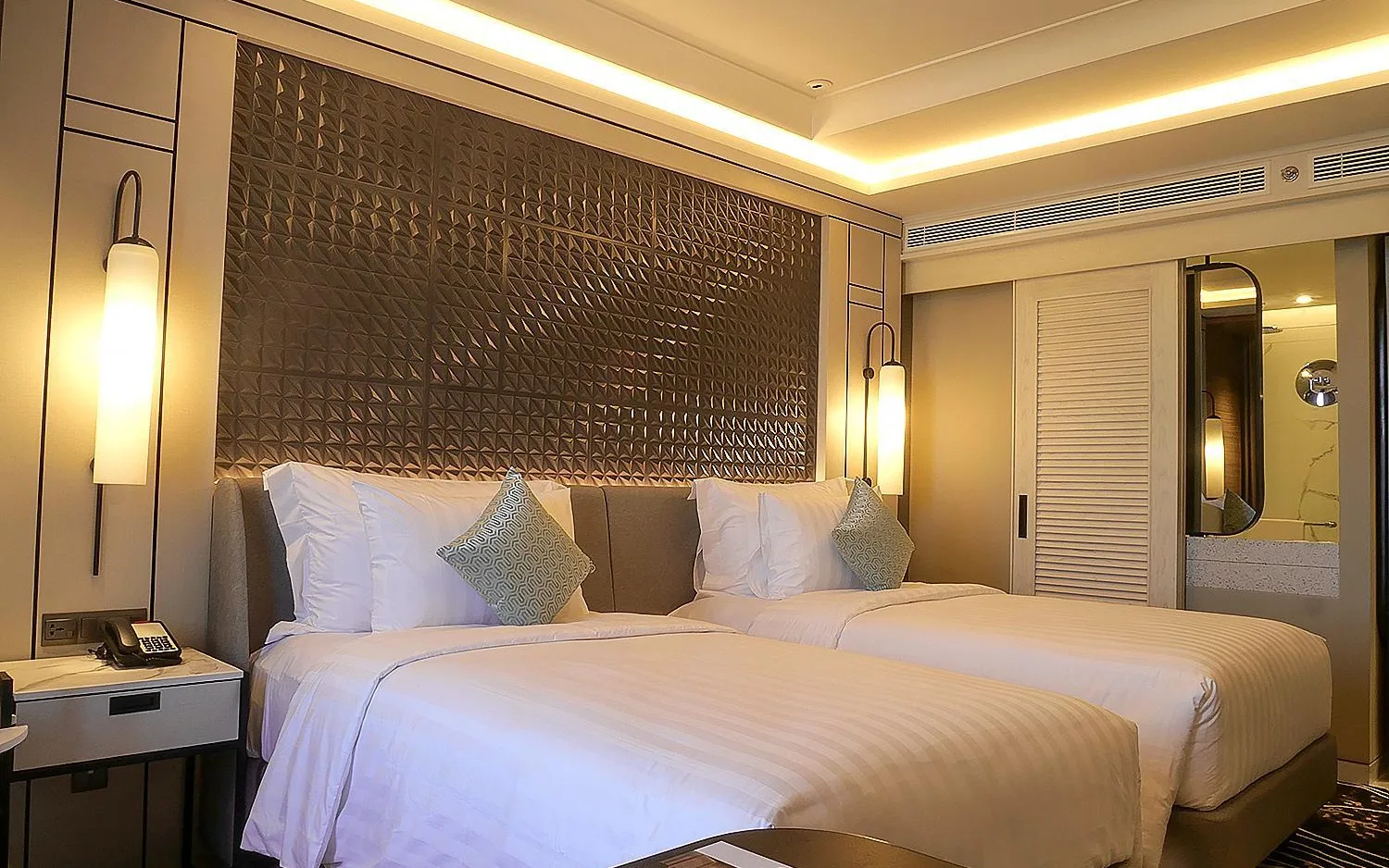 Patuno Restaurant at Movenpick Surabaya City
